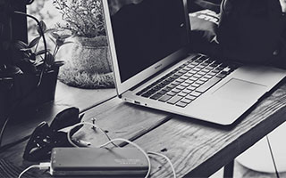 吃瓜速看：钟丽缇直播闹离婚，李荣浩豪掷500块宠粉，北影节红毯大咖云集！