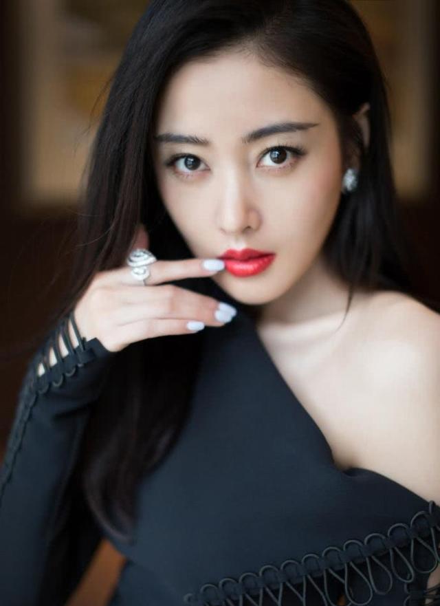 娱乐圈 健身  明星_张天爱健身日常_健身狂魔女艺人