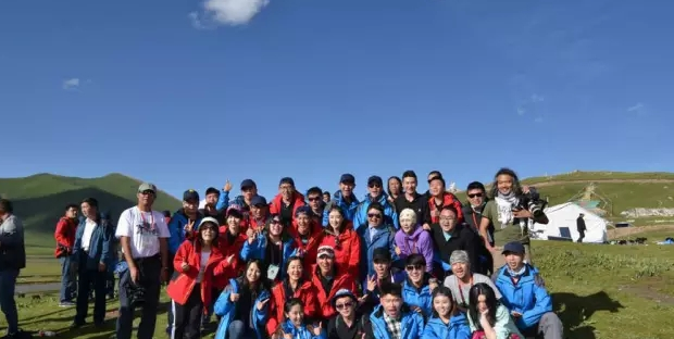 明星公益哪家强_关注社会热点名人明星事迹,_韩红公益