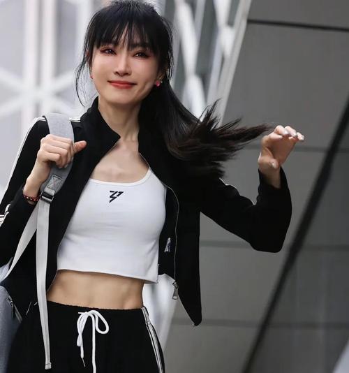 50岁女明星真实状态：谢金燕超短裙热舞，袁彩云复出惊艳