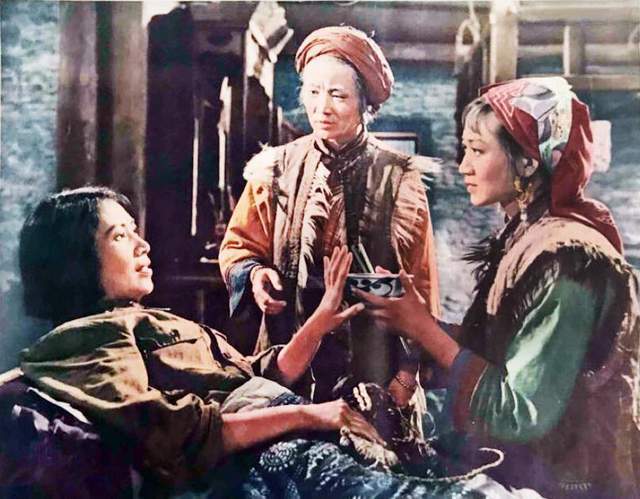 影视剧女兵形象_医美网红脸_当过兵的女明星