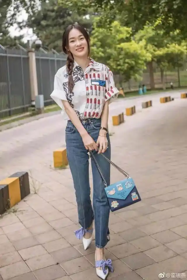 嘴角上扬的女明星_微笑唇教程_Angelababy微笑唇画法